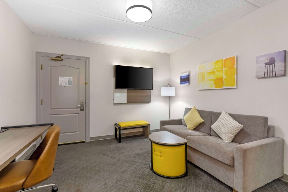 Room, 1 King Bed, Non Smoking - Photo 2