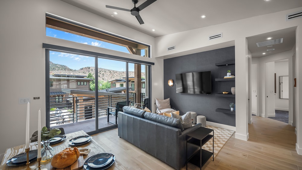 Luxury Villa, 2 Bedrooms, Kitchen, Mountain View