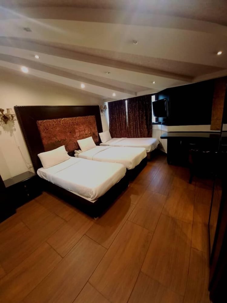 Standard Triple Room, City View