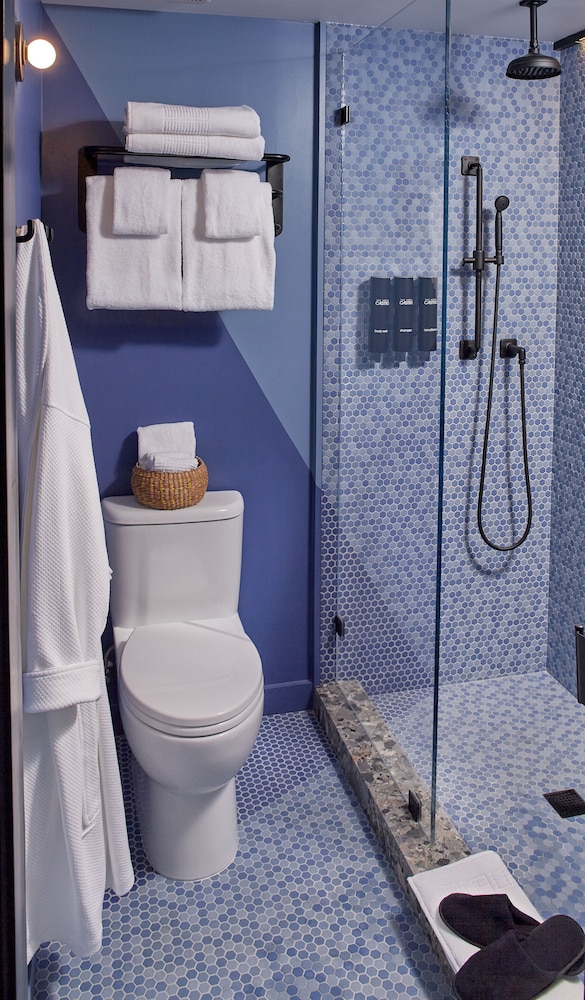 Exclusive Suite (Self Check-in with Virtual Front Desk) thumbnail 5