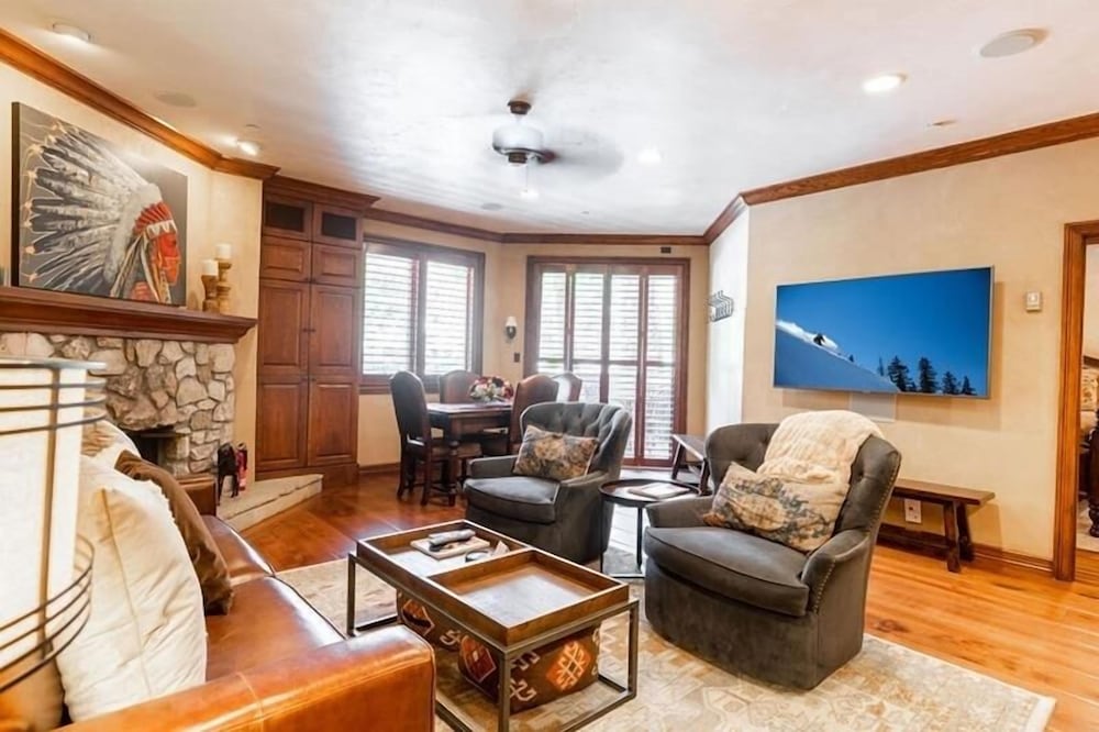 Condo, 2 Bedrooms