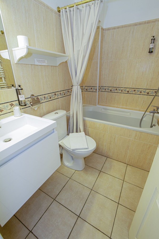 Comfort Room - Photo 4