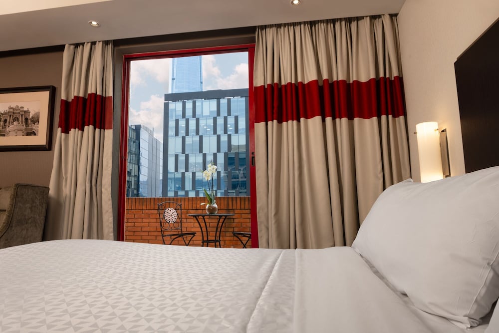 Junior Suite, 1 King Bed, Corner - Photo 4