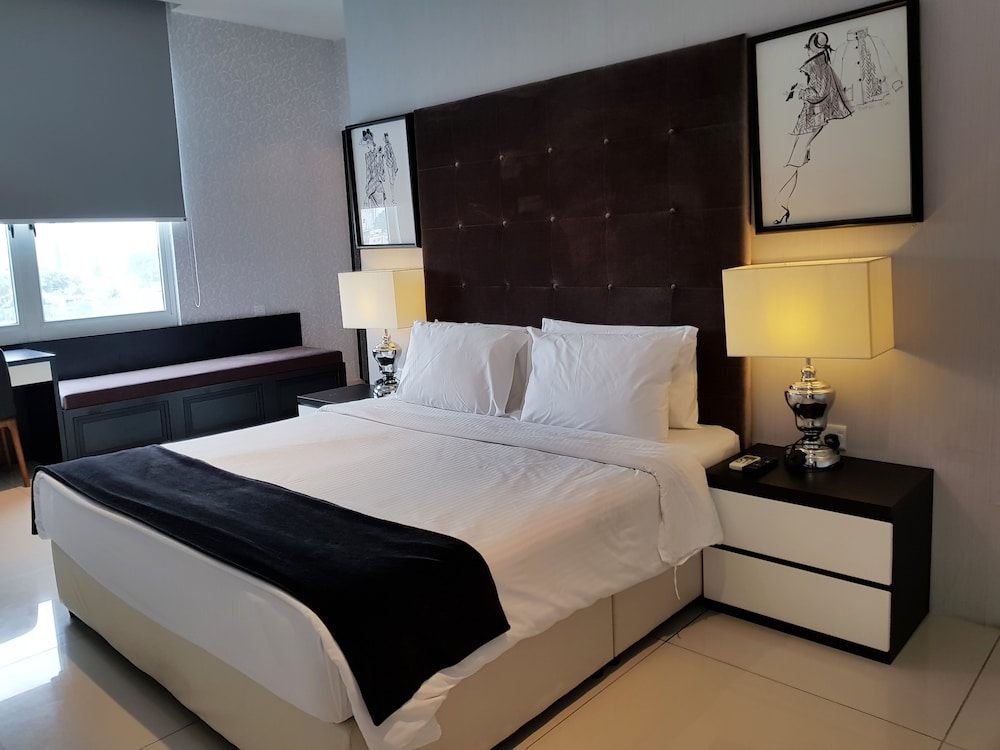 2 BR PREMIER (PRIVATE POOL B) 1K,1S (Check in at D'Esplanade Residence)
