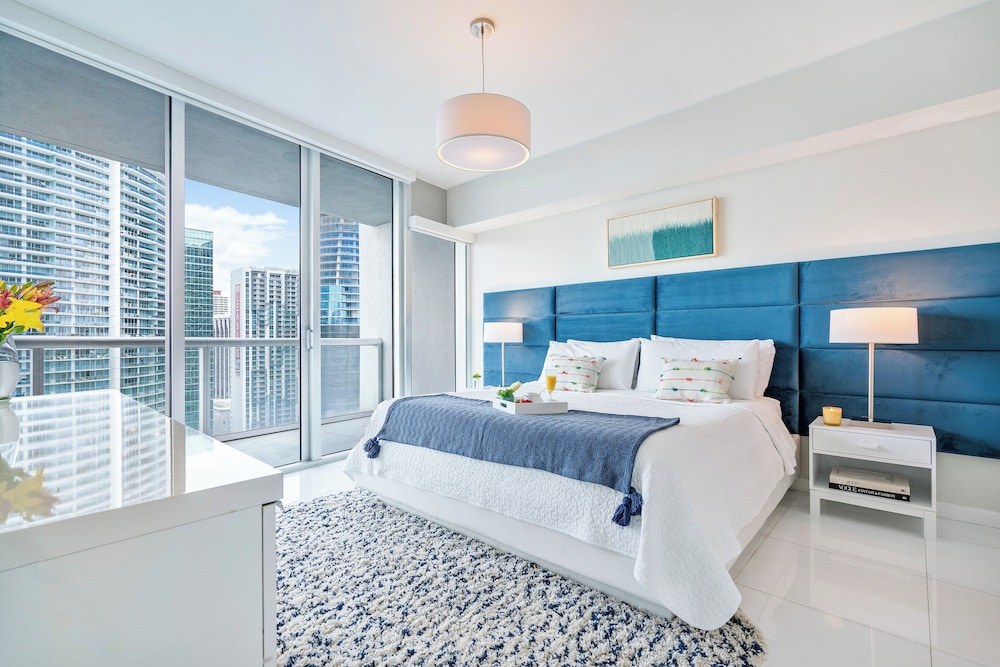 Boutique Apart, 1 King & Sofa Bed, Sauna, River/City Views, Balcony3403
