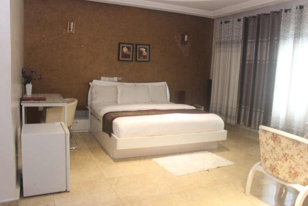 Business Room, 1 King Bed, Non Smoking photo 1