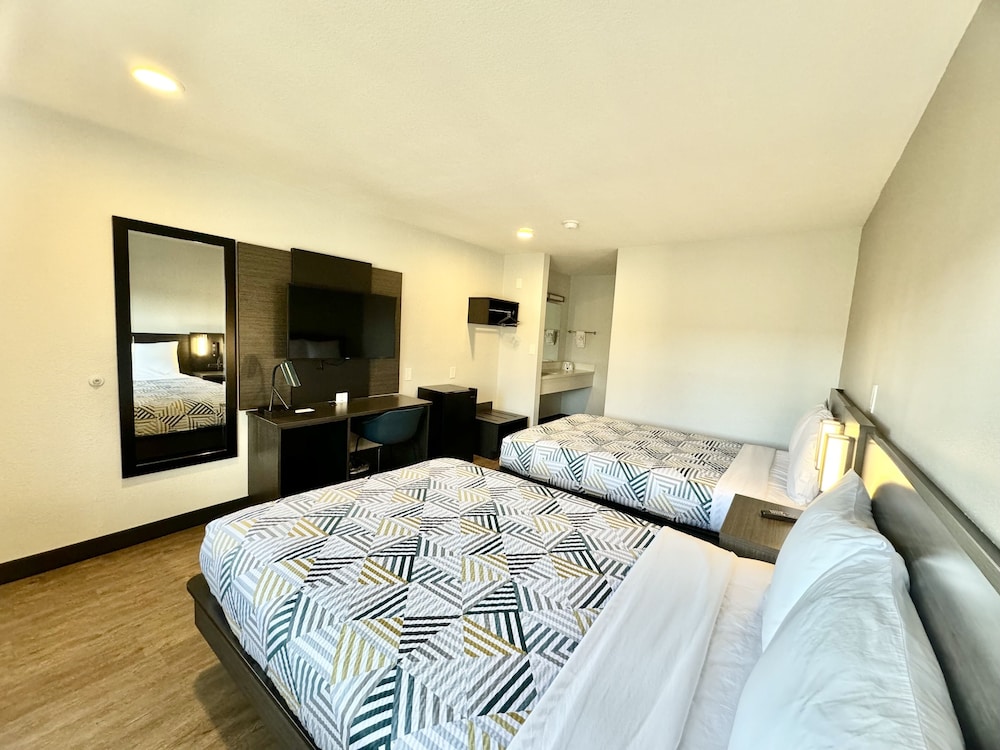 Deluxe Room, 2 Double Beds, Non Smoking, Refrigerator