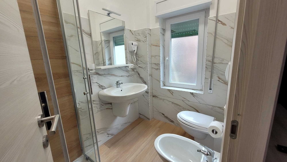 Standard Double or Twin Room photo 3