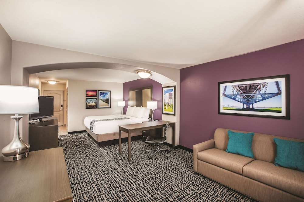 Deluxe Room, 1 King Bed, Non Smoking - Photo 1