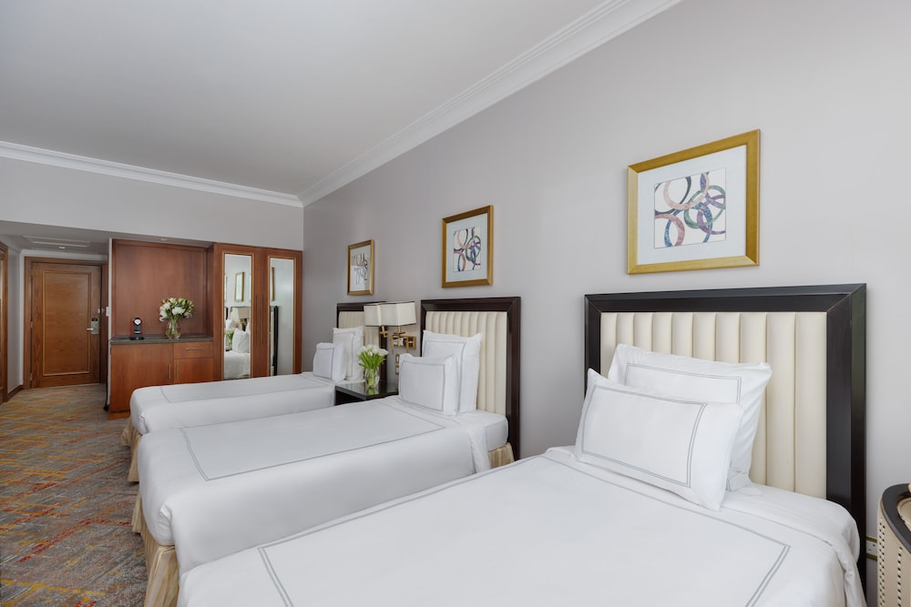 Classic Triple Room, City View