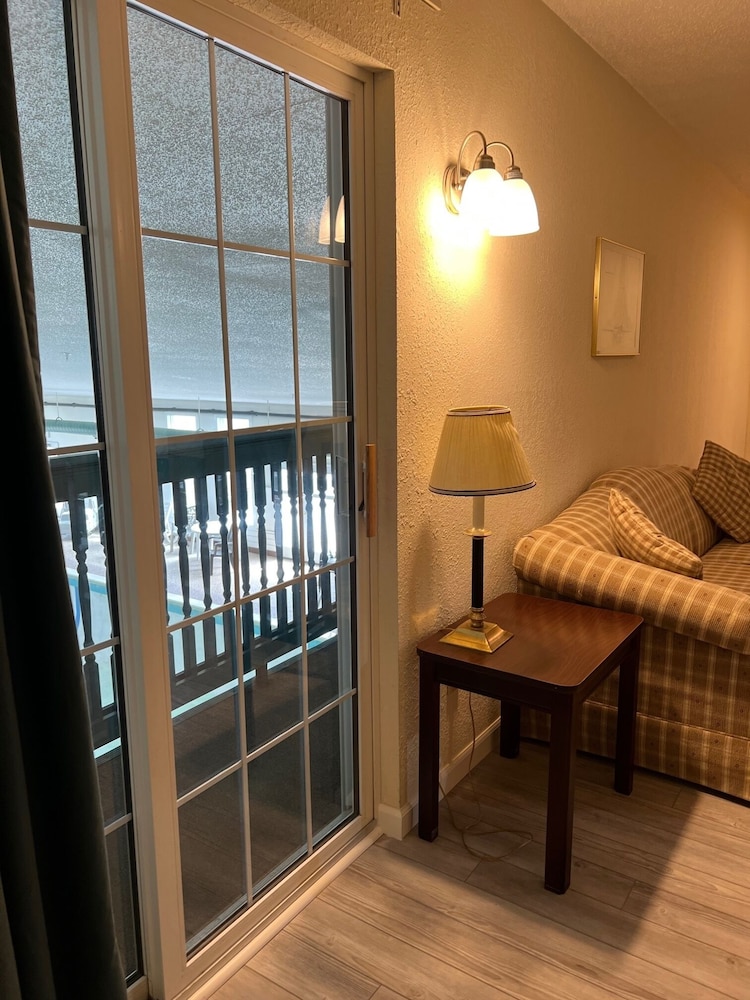 Deluxe Suite, 1 King Bed with Sofa bed, Jetted Tub, Fireplace photo 2