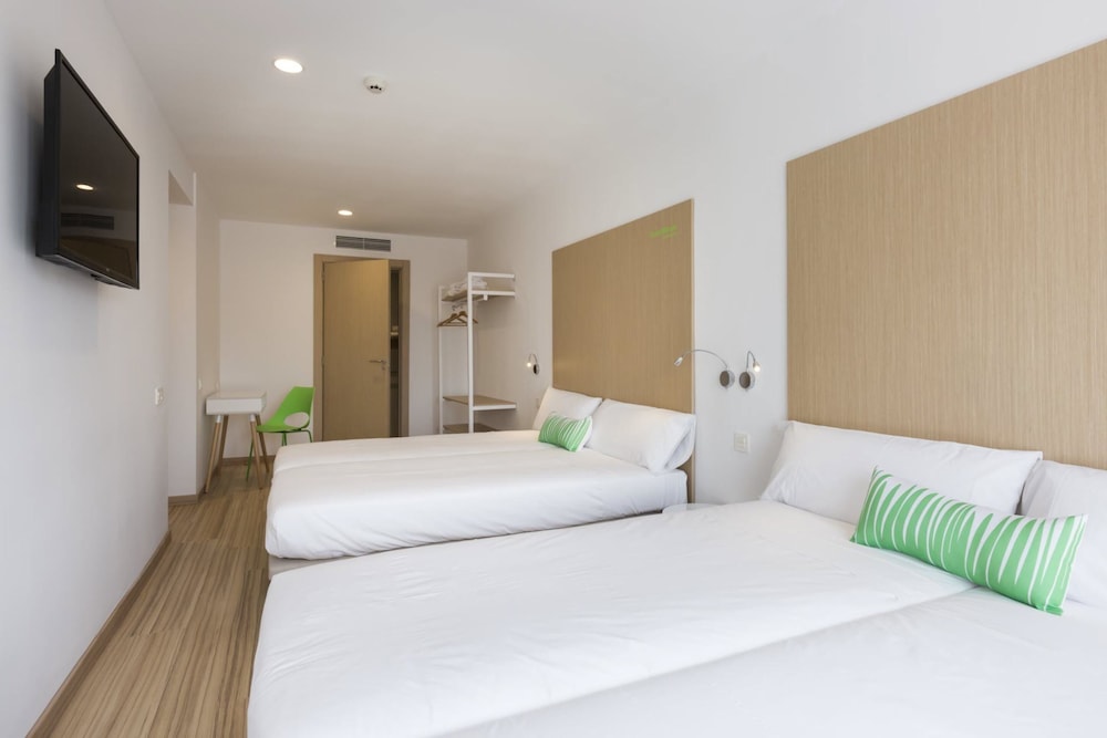 Deluxe Quadruple Room photo 3