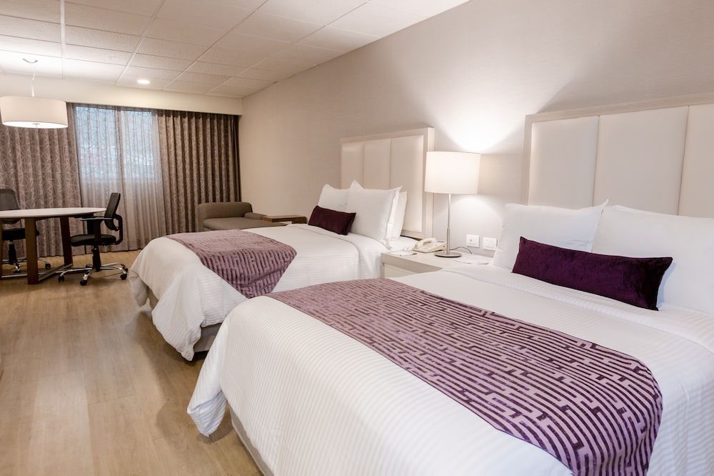 Junior Suite, 2 Double Beds - Photo 6