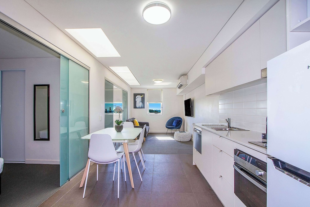 Suite, Non Smoking, City View (1 Queen Bed & 2 Twin Beds) photo 3