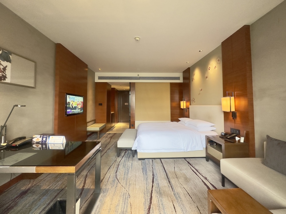 Deluxe King Room with Lake View