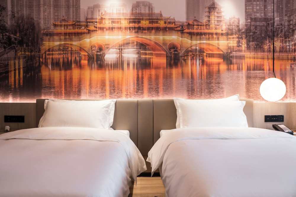 Superior Twin Room thumbnail 5