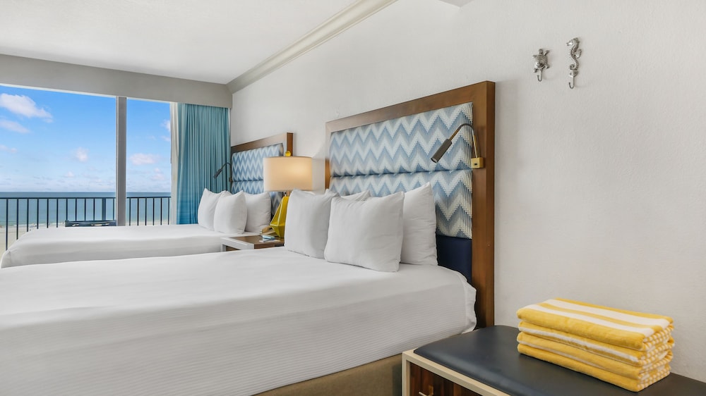 Studio, 2 Queen Beds, Kitchenette, Beach View (Gulf Front) - Photo 3