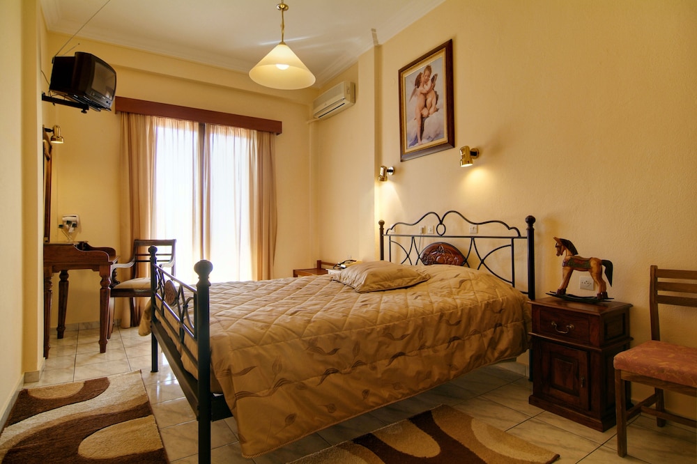 Standard Double or Twin Room - Photo 5