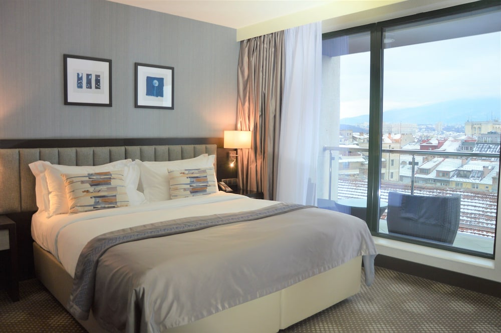 Room, 1 King Bed (Cosy Top Floor) - Photo 4