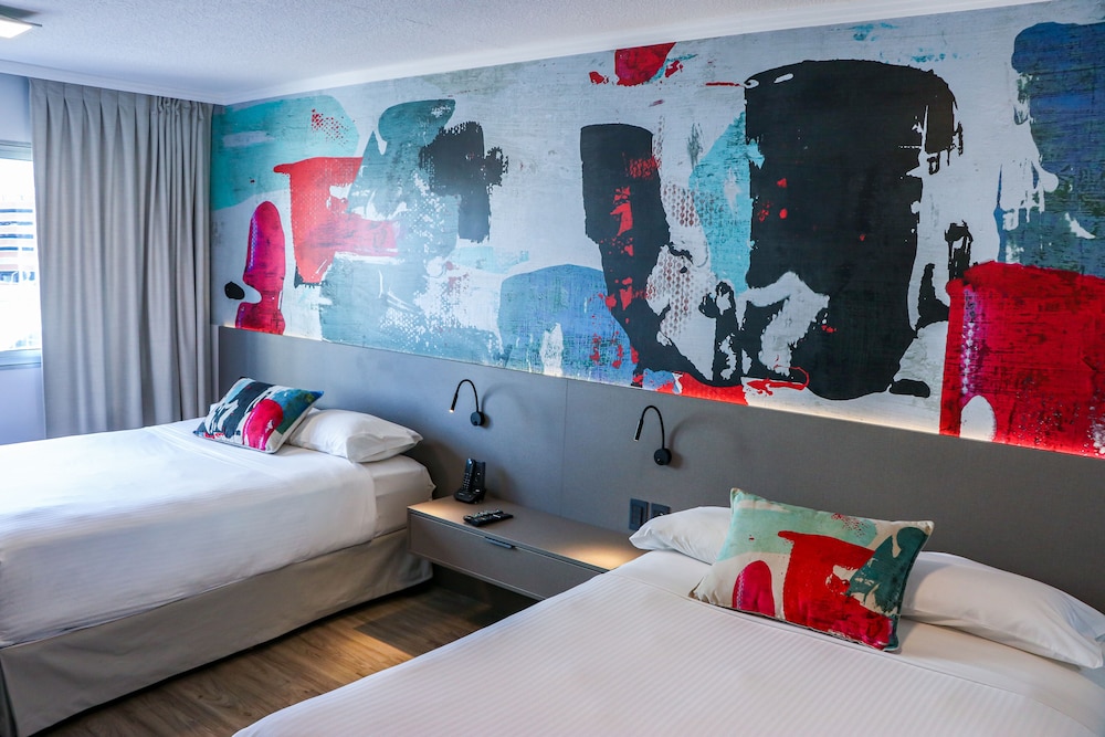 Standard Room, 2 Double Beds - Photo 1