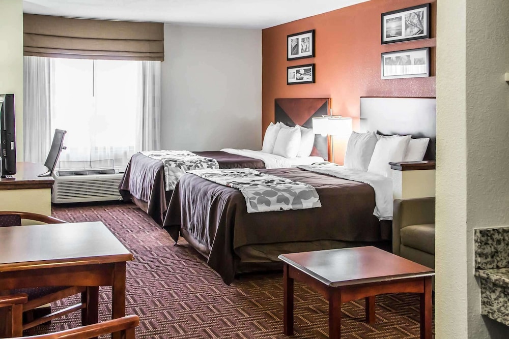 Standard Room, 2 Queen Beds, Non Smoking - Photo 10