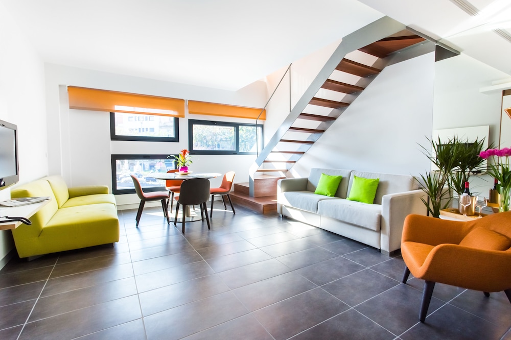 Exclusive Duplex, Multiple Beds, Kitchen