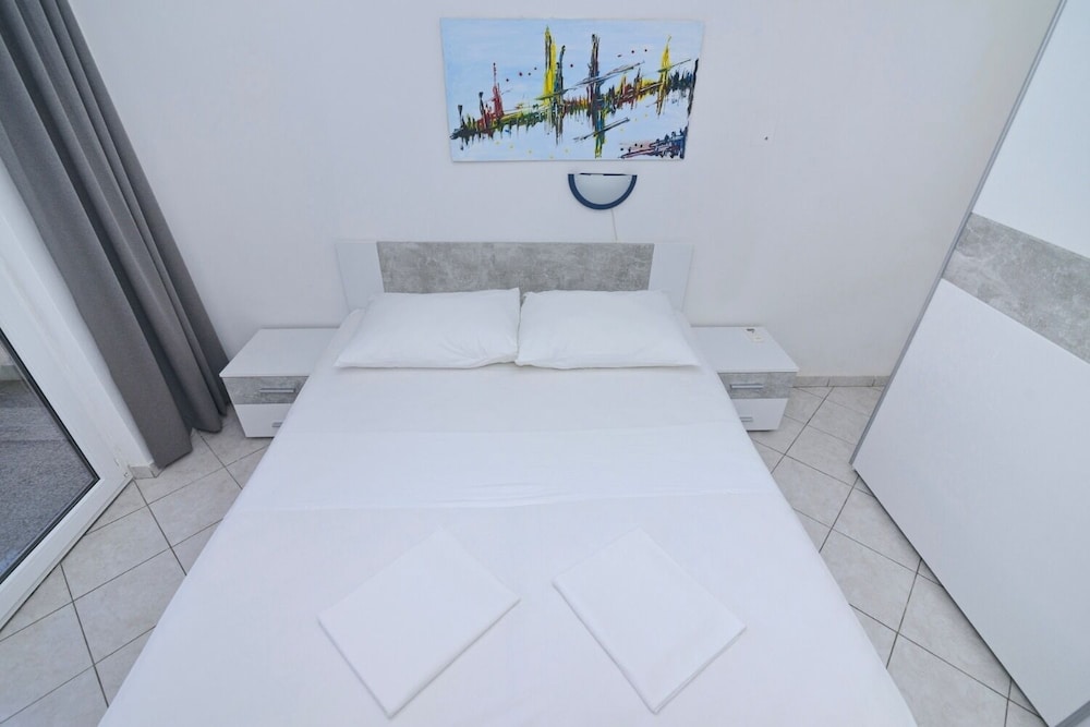 Apartment (Zora - Garden Terrace And Grill - A1() photo 1