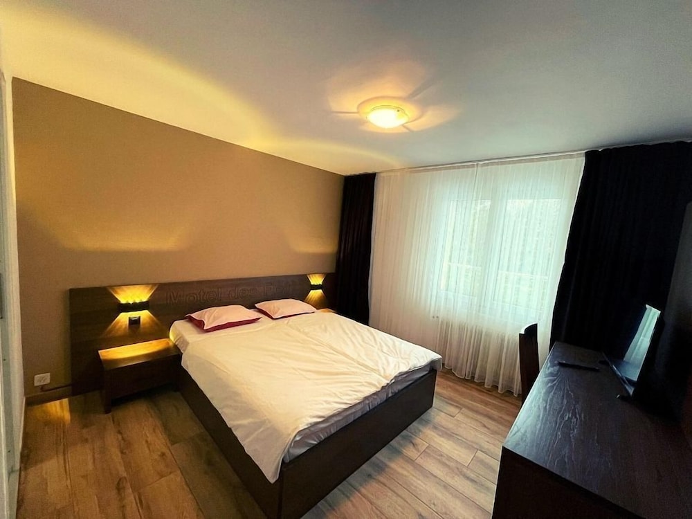Classic Room, 1 Queen Bed photo 3