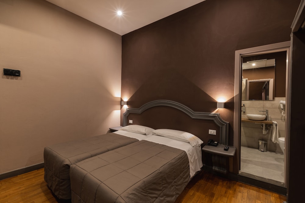 Standard Double Room - Photo 4