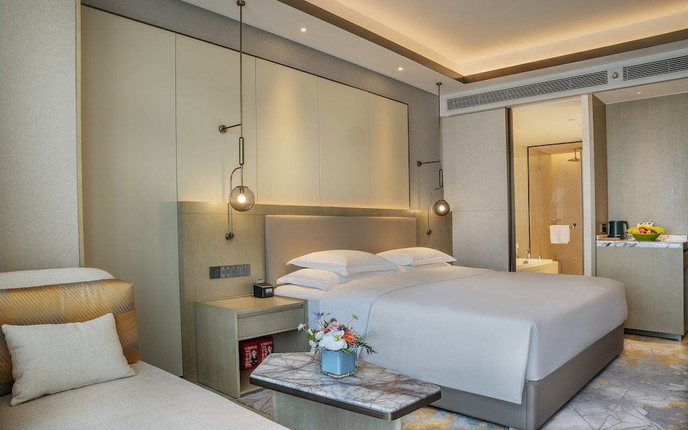 Standard Room, 1 King Bed, City View - Photo 4