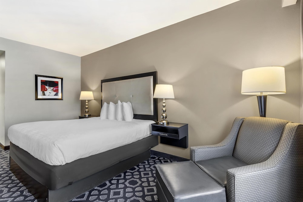 Standard Room, 1 King Bed, Non Smoking photo 2