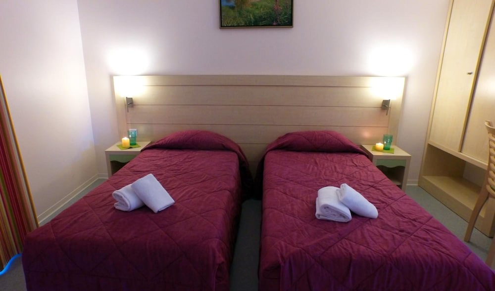 Double Room, 2 Twin Beds photo 3