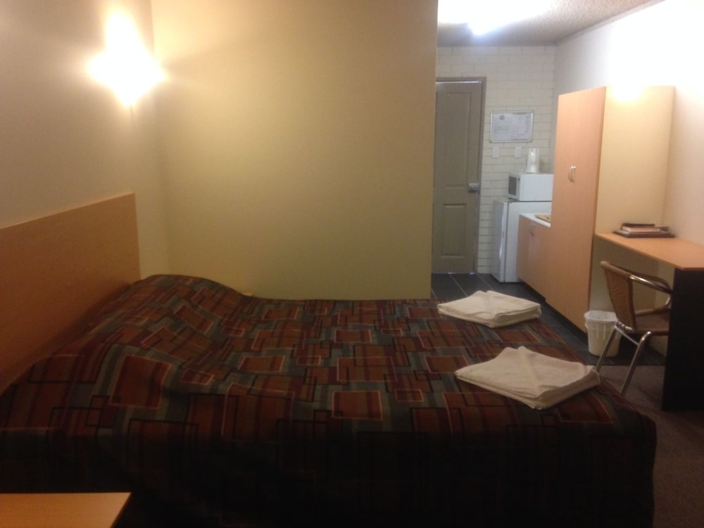 Standard Room, 1 Queen Bed