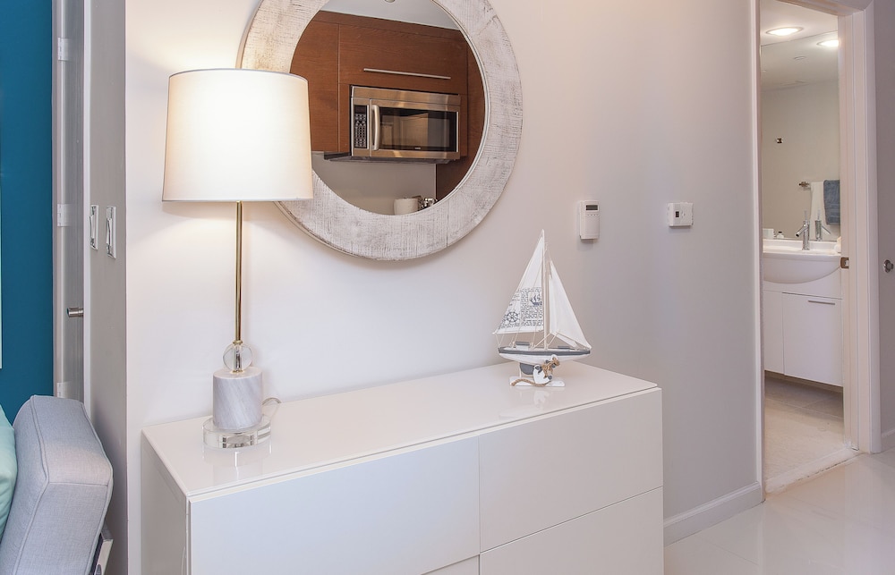 Business Studio Suite, 1 Queen, Balcony, City/River ViewÂ 4505