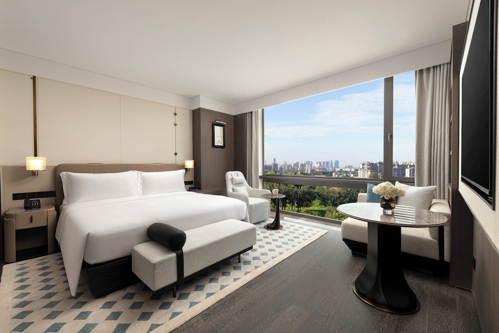 Standard Room, 1 King Bed, City View photo 2