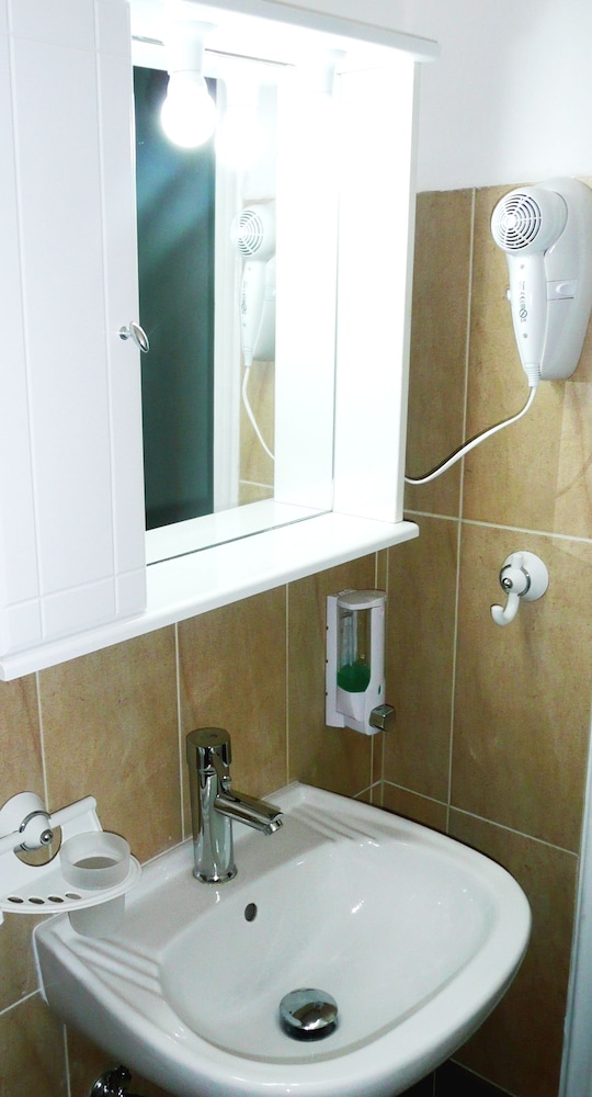Superior Studio, 2 Twin Beds, Garden View, Ground Floor photo 2