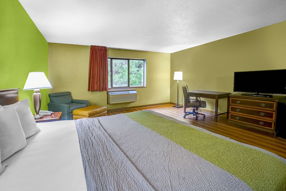 Standard Room, 1 King Bed, Non Smoking - Photo 4