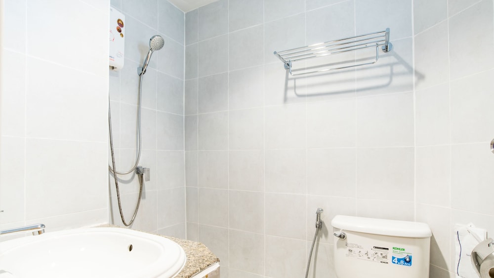 Deluxe Room - Photo 6