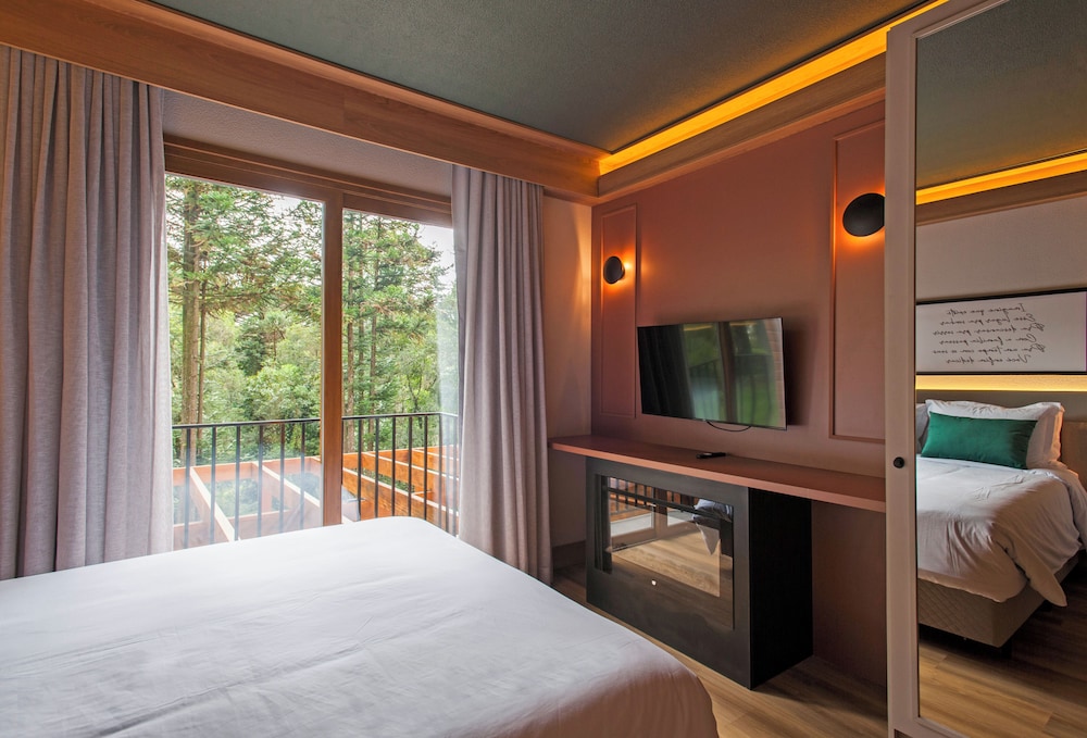 Available room thumbnail 5
