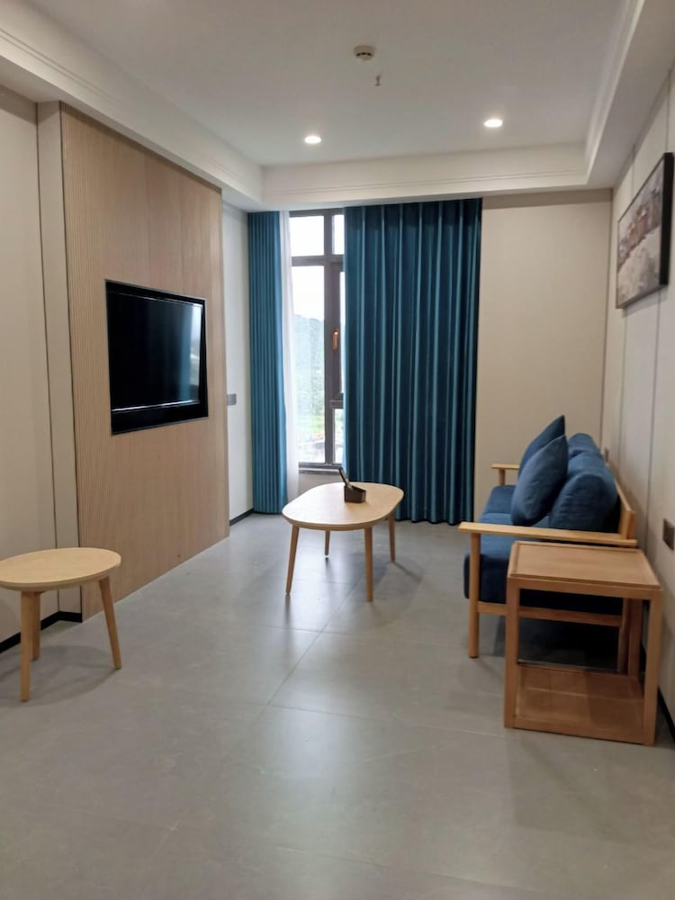 Family Suite, 2 Bedrooms, Non Smoking, City View photo 3