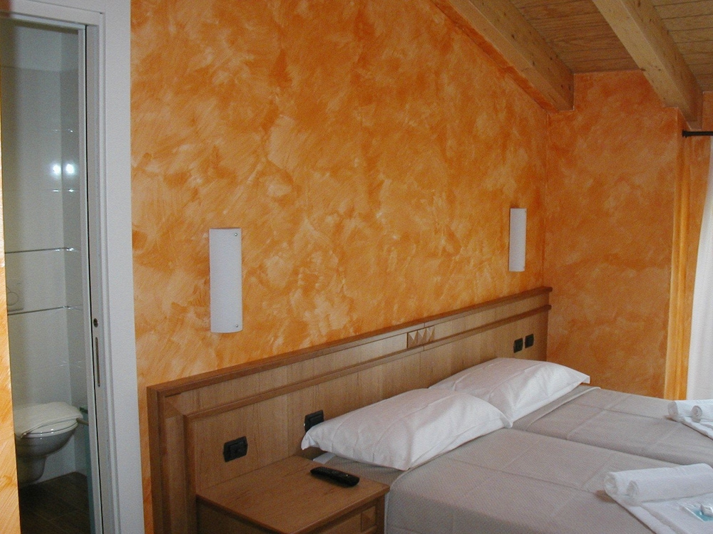 Classic Double Room, Balcony, Lake View photo 1