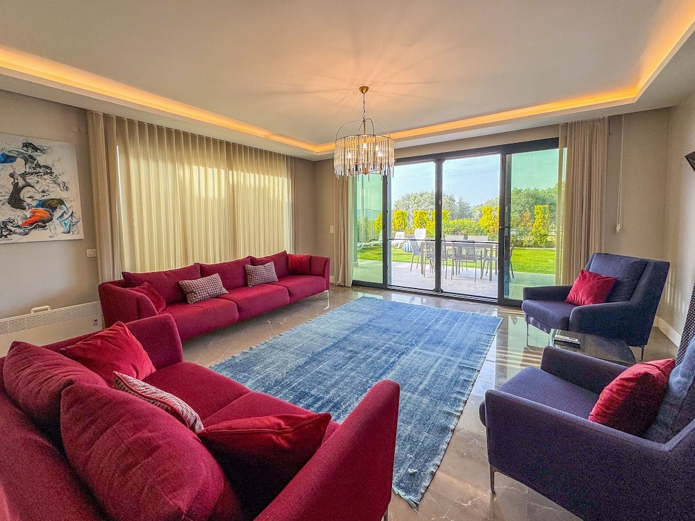 Villa photo 1