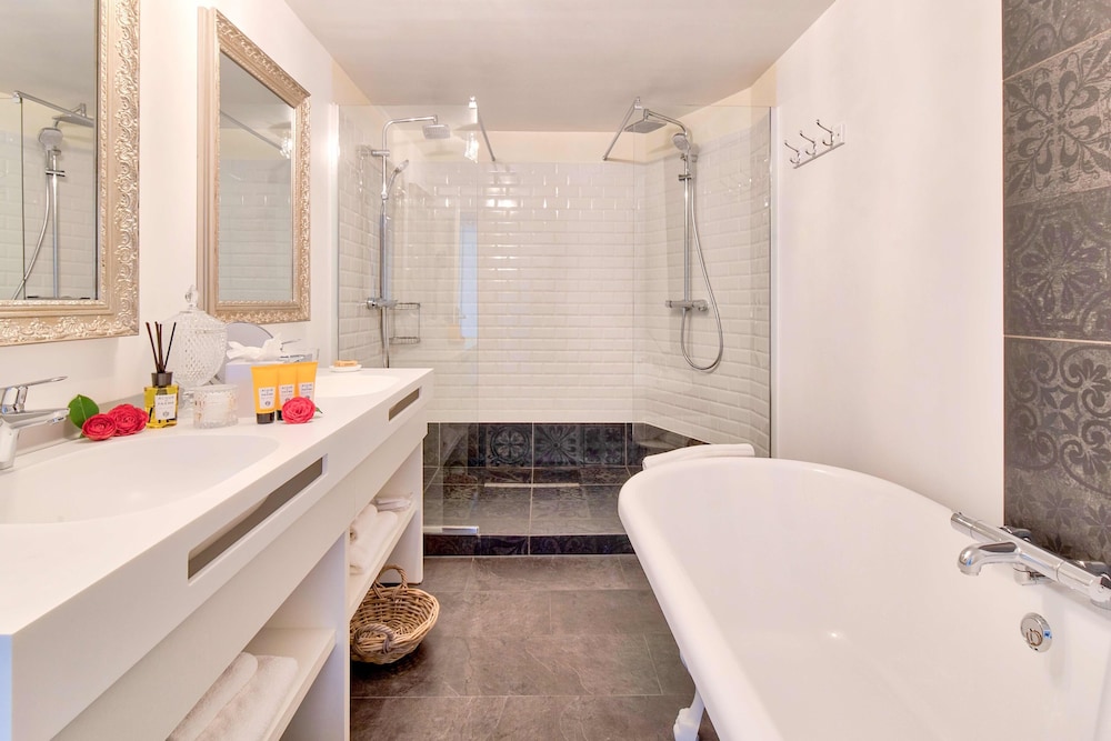 Junior Suite, River View - Photo 10
