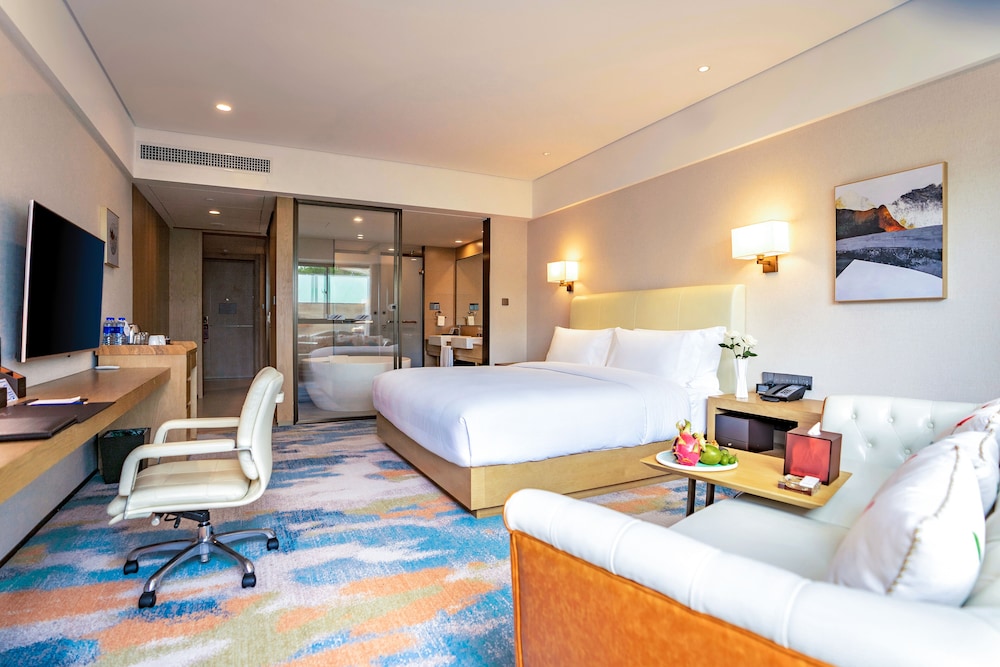 Room, 1 King Bed, Courtyard View - Photo 5
