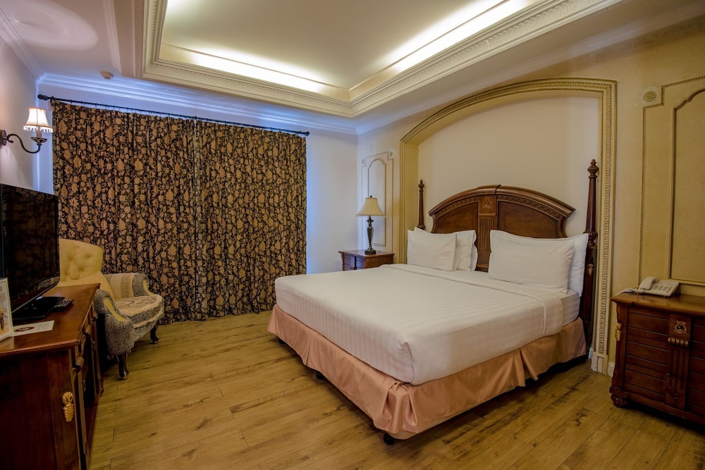 Four Seasons Suite - Photo 3