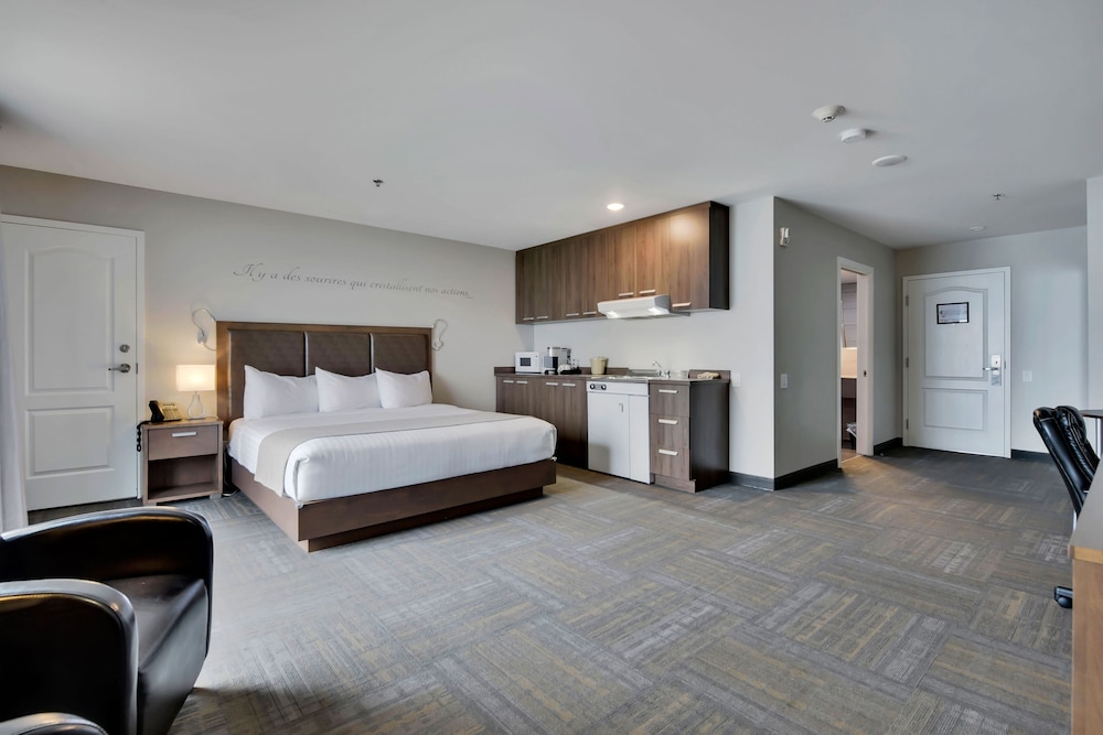 HOTEL | Suite 1 King bed River view - Photo 3