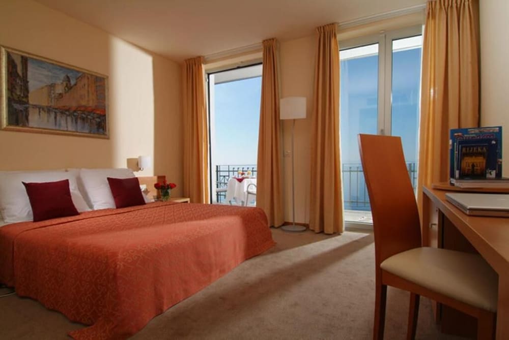Superior Double or Twin Room, Sea View, Beachfront photo 1