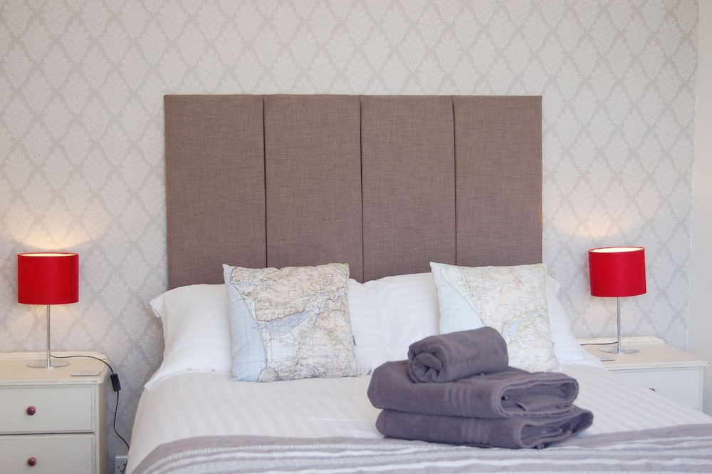 Double Room, Shared Bathroom (with Fire Feature - Room Six) photo 2