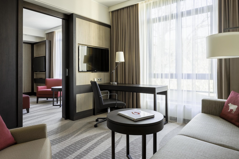 Suite, 1 Bedroom - Photo 5