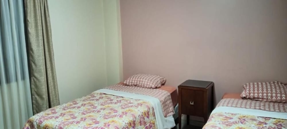 Family Twin Room, 1 Bedroom, Shared Bathroom, City View photo 1